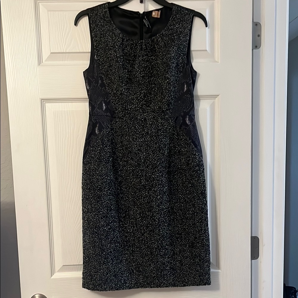 Ellie tahari Black wool/snake w/ Sheath silk Mini Dress Sleeveless scallop Neck